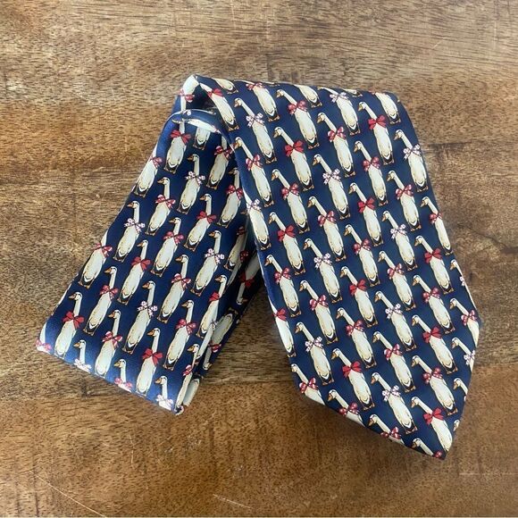Paul Frederick White goose neck tie - Picture 1 of 4